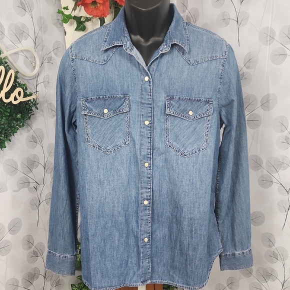 Gap Denim Button-Up Shirt - Picture 3 of 10